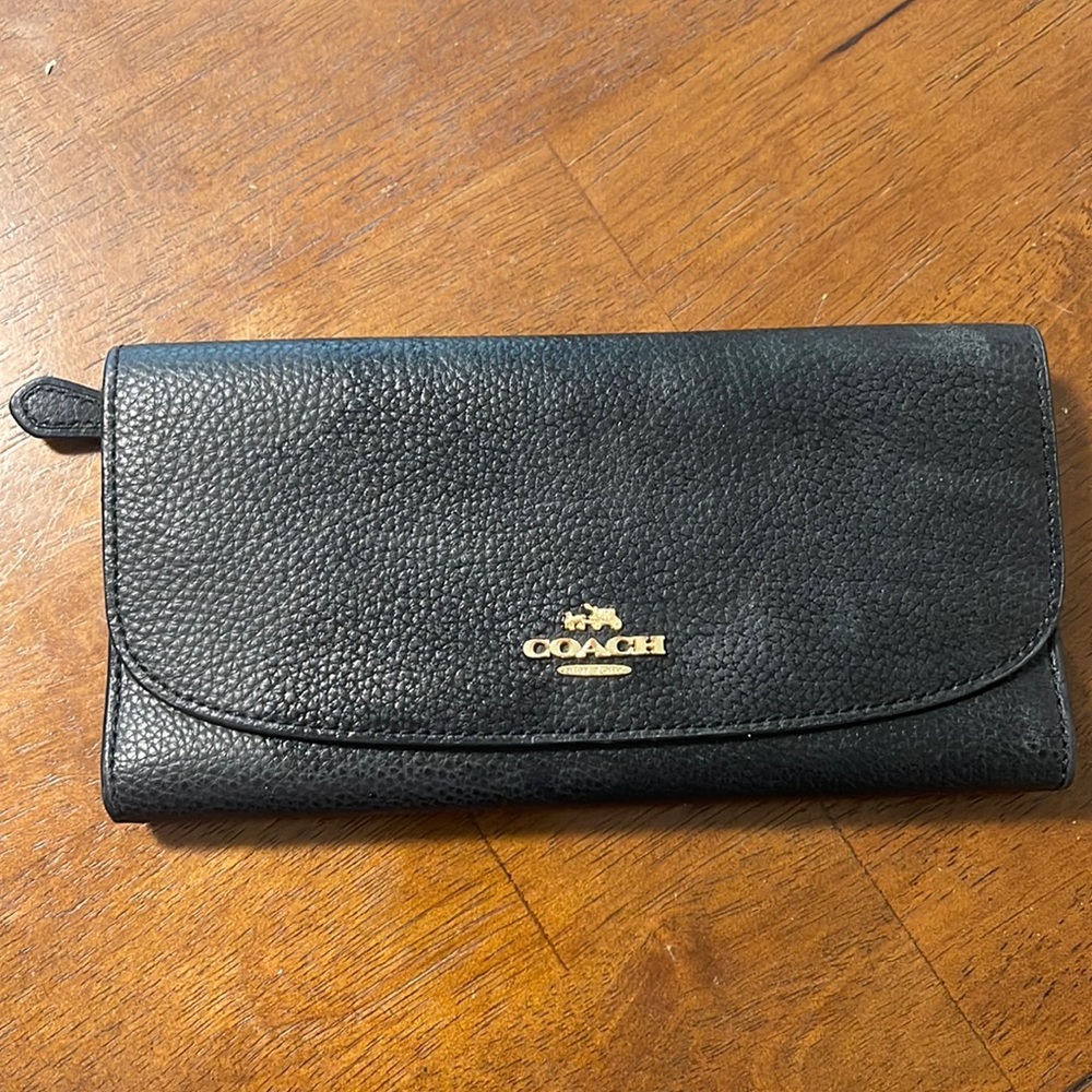 Like new! Authentic Coach wallet!